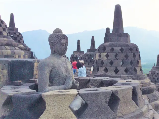 インドネシアの仏像